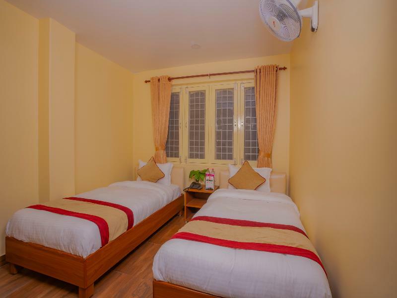 Oyo 253 Hotel Pinnacle Pokhara Bagian luar foto
