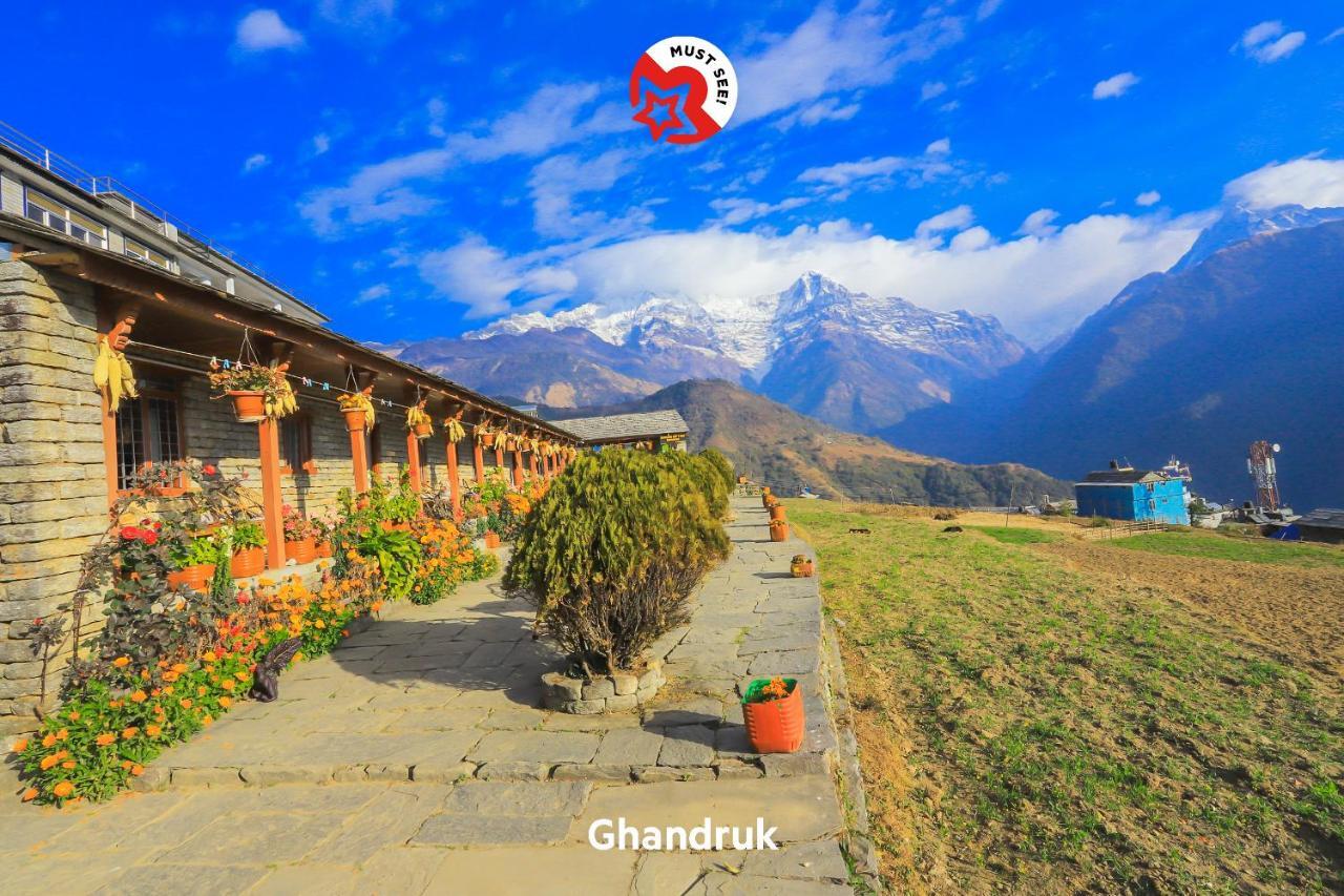 Oyo 253 Hotel Pinnacle Pokhara Bagian luar foto