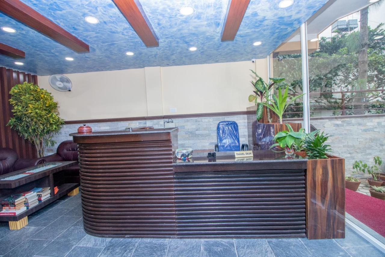 Oyo 253 Hotel Pinnacle Pokhara Bagian luar foto
