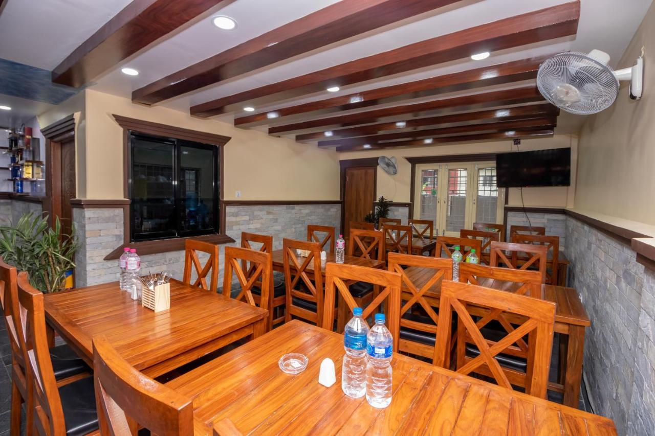 Oyo 253 Hotel Pinnacle Pokhara Bagian luar foto