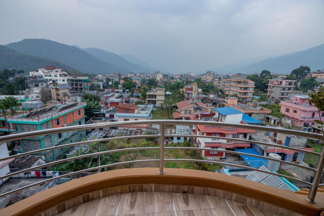 Oyo 253 Hotel Pinnacle Pokhara Bagian luar foto