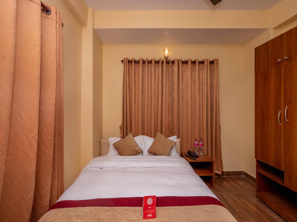 Oyo 253 Hotel Pinnacle Pokhara Bagian luar foto