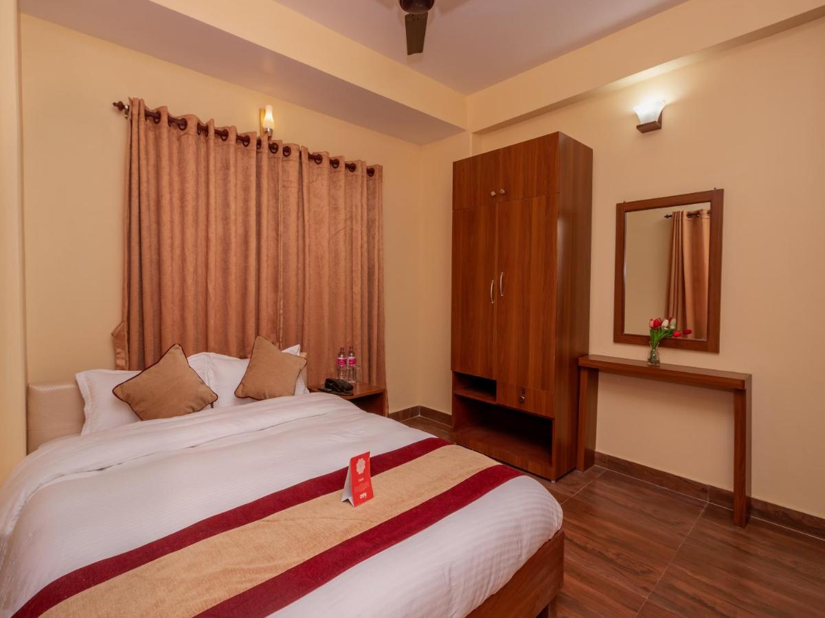 Oyo 253 Hotel Pinnacle Pokhara Bagian luar foto