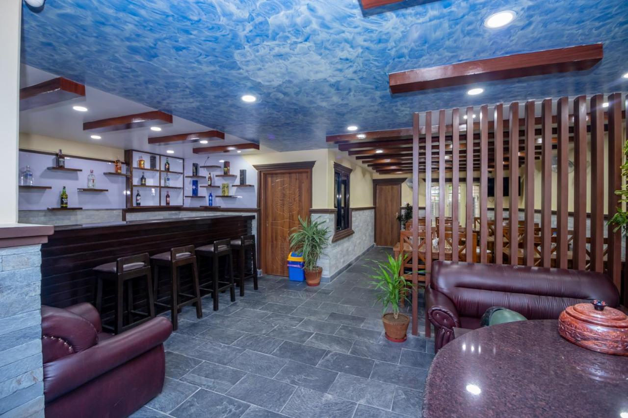 Oyo 253 Hotel Pinnacle Pokhara Bagian luar foto