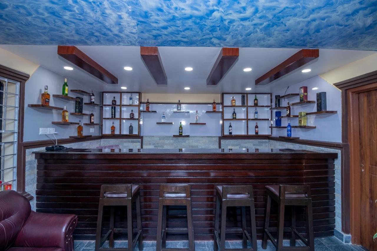 Oyo 253 Hotel Pinnacle Pokhara Bagian luar foto